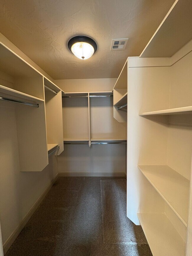 Building Photo - Beautiful Home In Hurricane