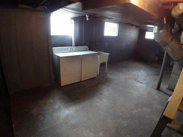 Building Photo - 136-136 Cleveland St