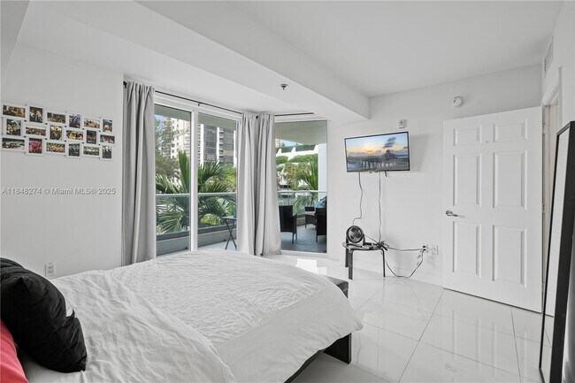 Building Photo - 6362 Collins Ave