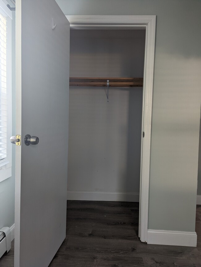 Building Photo - 15 Plandome Pl