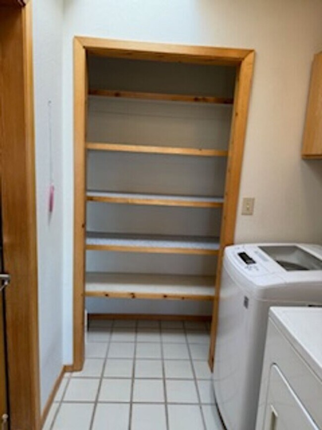 Building Photo - 5 Oriente Ct