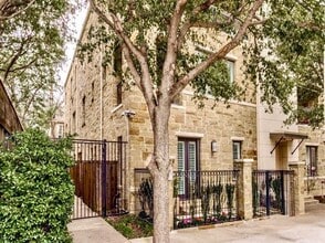 Building Photo - 2811 Hood St