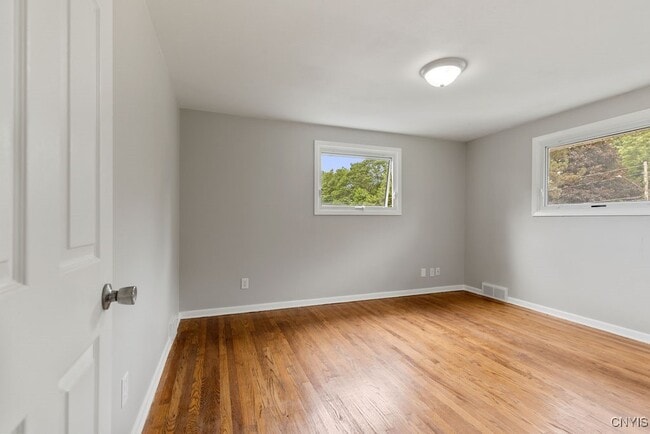 Building Photo - 117 Treeland Cir