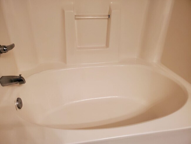Building Photo - Beautiful Townhome 3 bed/2.5bath