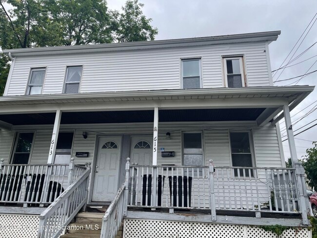 Primary Photo - 615-615 Mill St