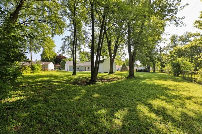 Building Photo - 601 Daventry Ln