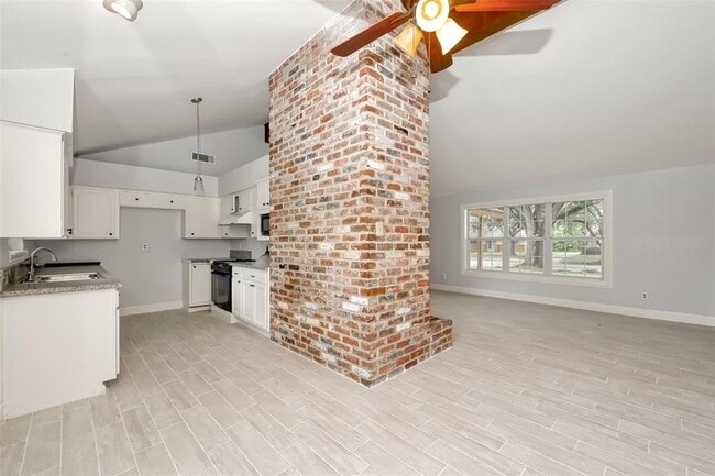 Building Photo - 4707 Jason St