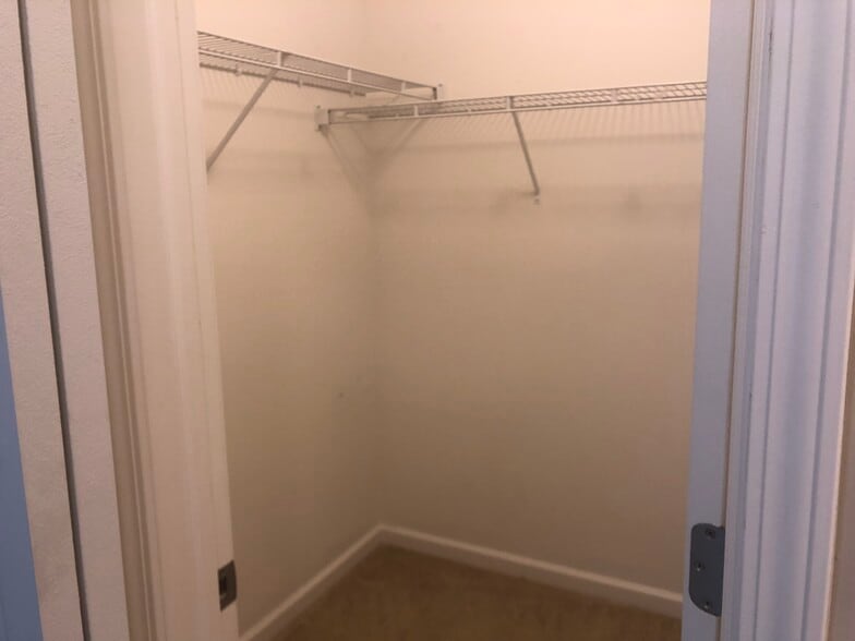 Walk-in closet primary bedroom - 1925 E 86th St