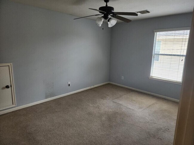 Building Photo - 16935 Jelly Park Stone Dr