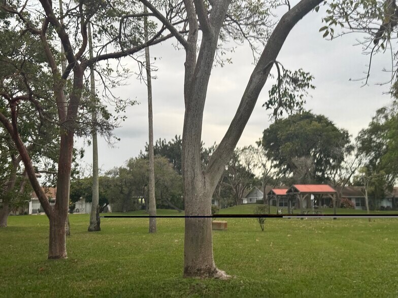 Building Photo - 5482 Lakewood Cir S