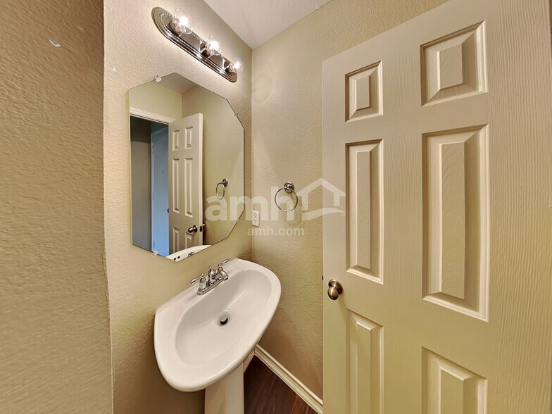 Building Photo - 1011 Aiken Dr
