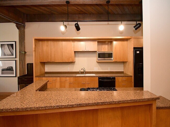 Building Photo - Beebe Runyan