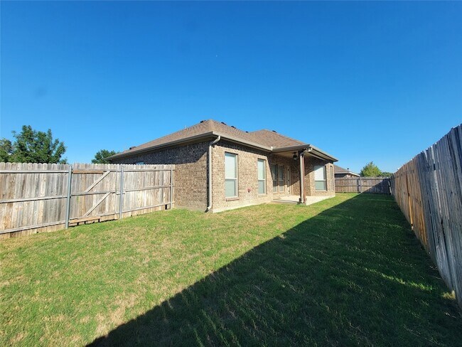 Building Photo - 621 Marybeth Dr