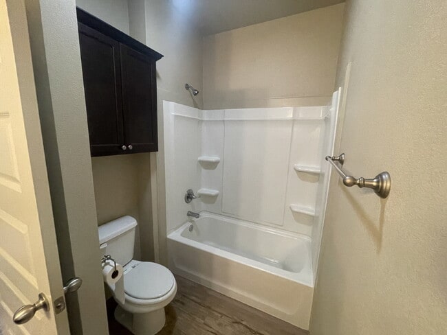 Building Photo - Townhome Located West Of Milwaukee Near Take-Out & Walmart!