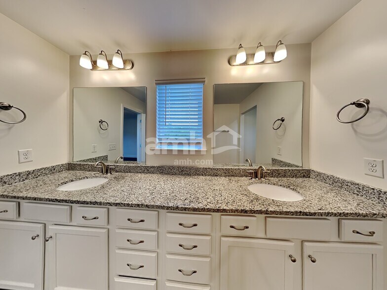 Building Photo - 268 Makenna Dr