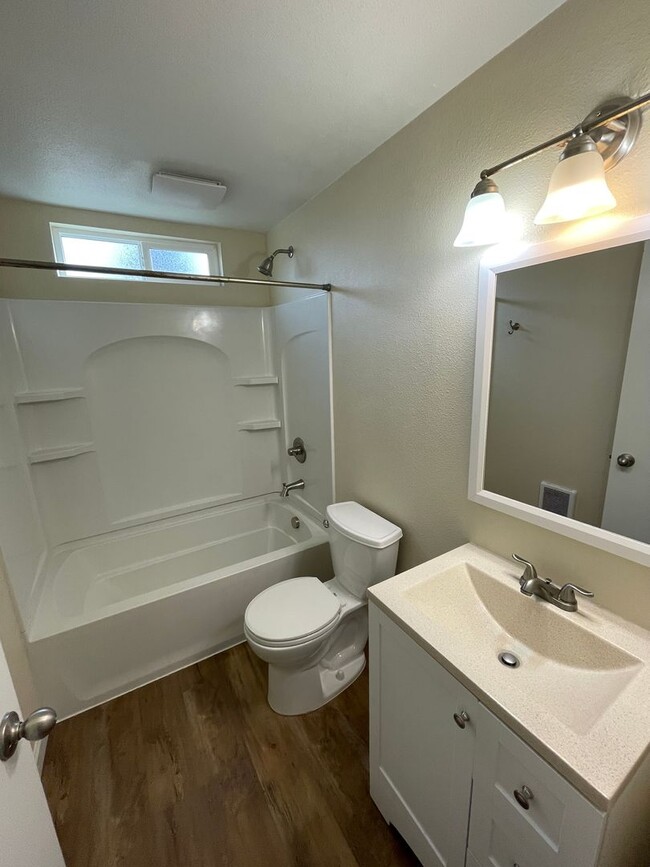 Building Photo - What the luxury of your OWN bathroom?