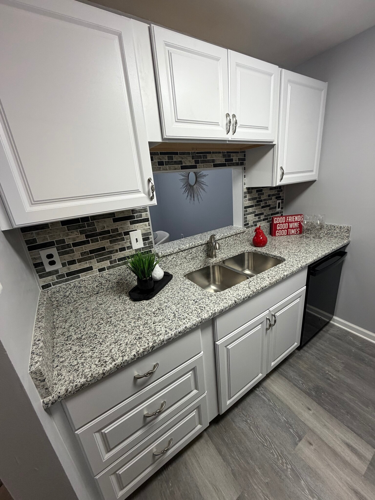 Kitchen - 102 Stone Hurst Ct