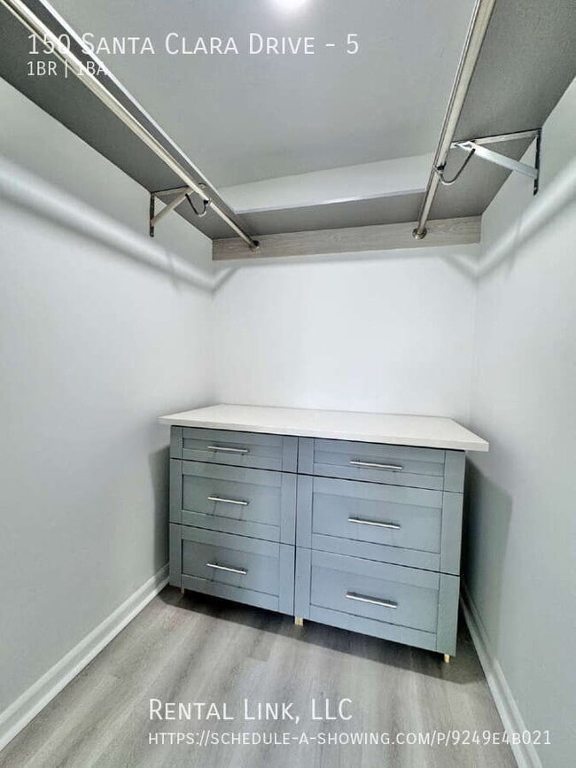 Building Photo - 150 Santa Clara Dr