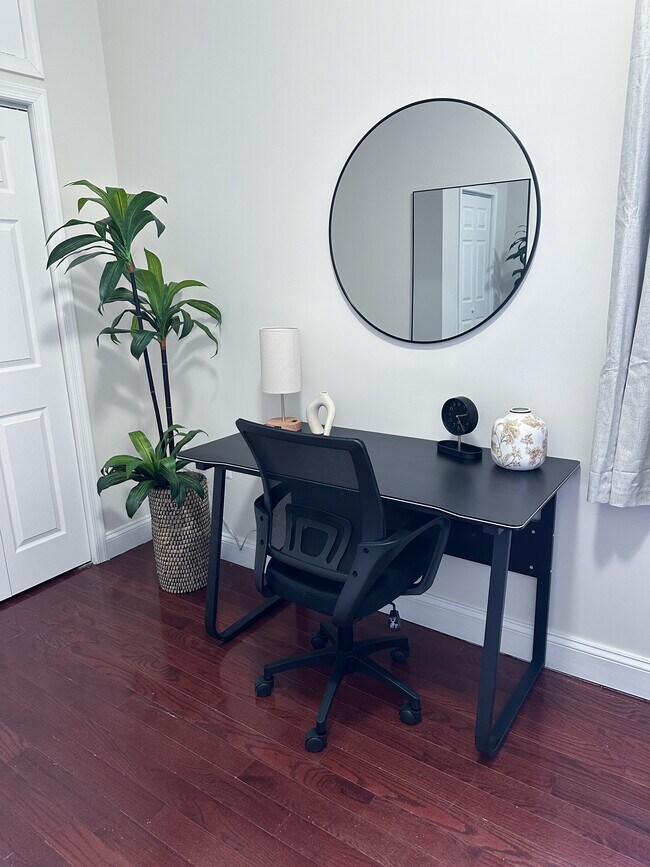 Building Photo - 207 N 11th St