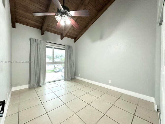 Building Photo - 15820 SW 90th Ct