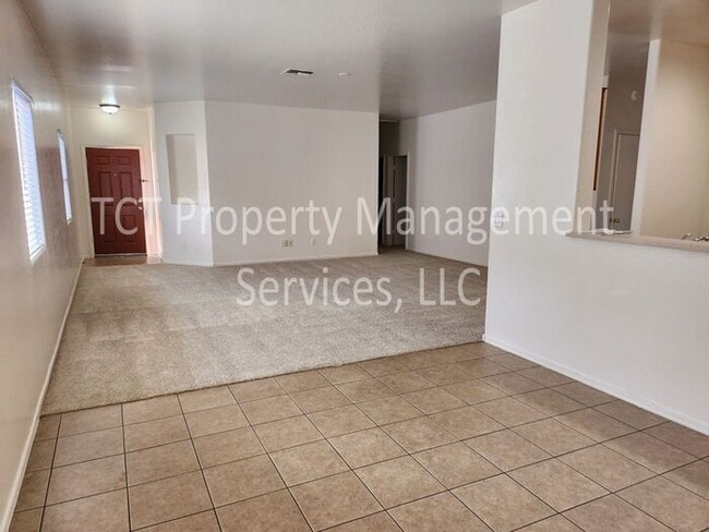 Building Photo - 3 Bedroom/2 Bath Phoenix Home Close to I-10 and 101