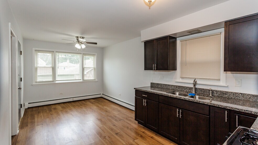 Building Photo - 5940 S Kilbourn Ave