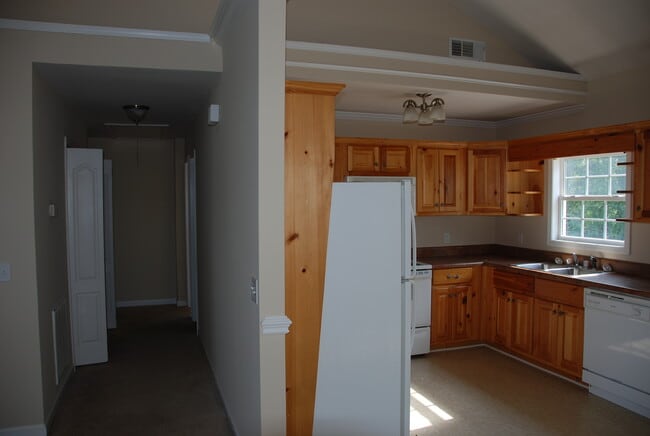 Building Photo - 48 Zachary Dr
