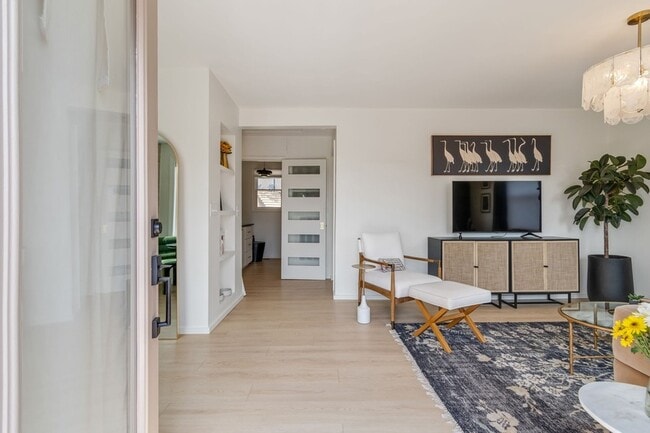 Building Photo - 3804 Lookout Dr