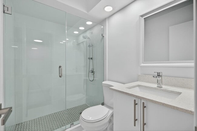 Building Photo - 110 Shore Ct