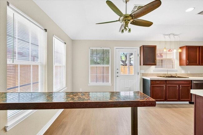 Building Photo - 3726 Sunnyville Dr