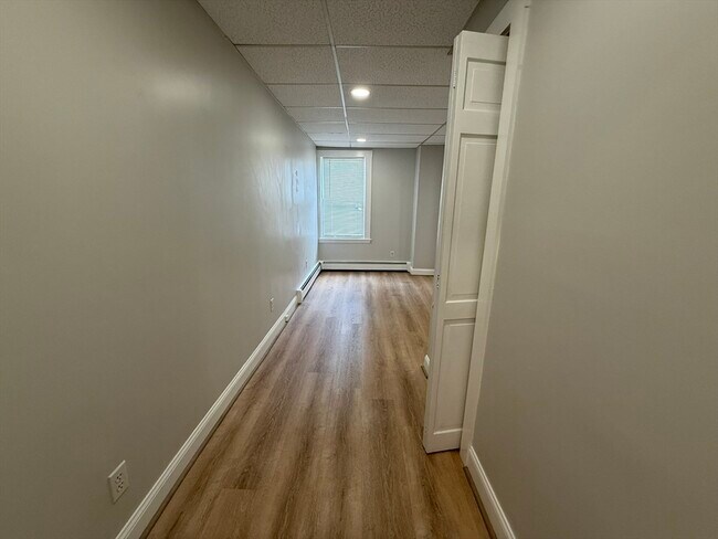 Building Photo - 63 Holten St