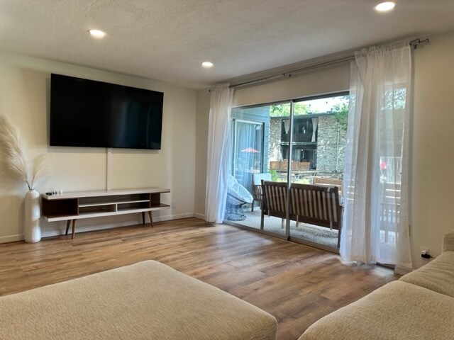 Building Photo - 1304 Mariposa Dr