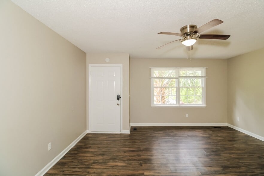 Building Photo - 1260 State Rd S-28-101