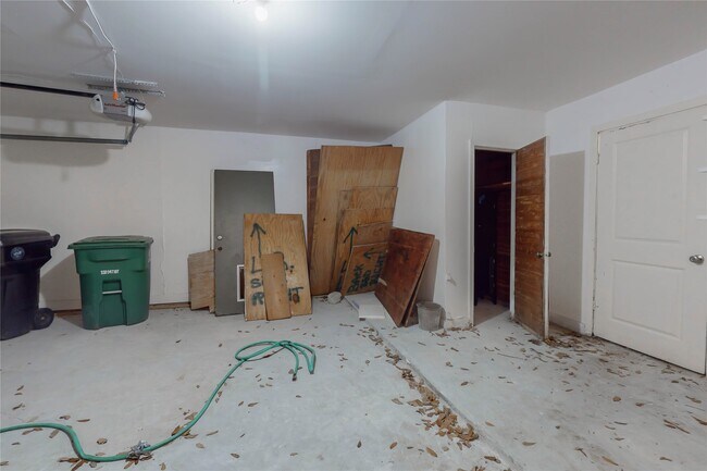 Building Photo - 5338 Creekbend Dr