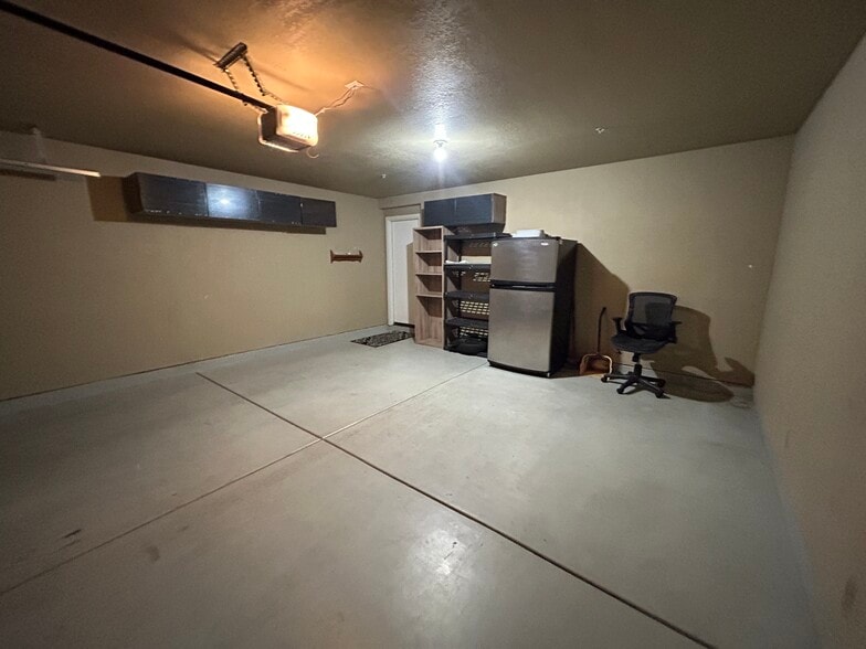 Building Photo - 8111 W Lynwood St