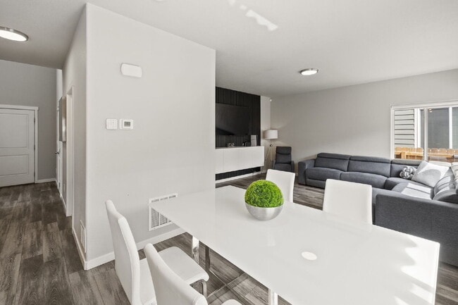 Building Photo - Beautiful 2 story home with 3 bedrooms in desirable Lorson Ranch Community.