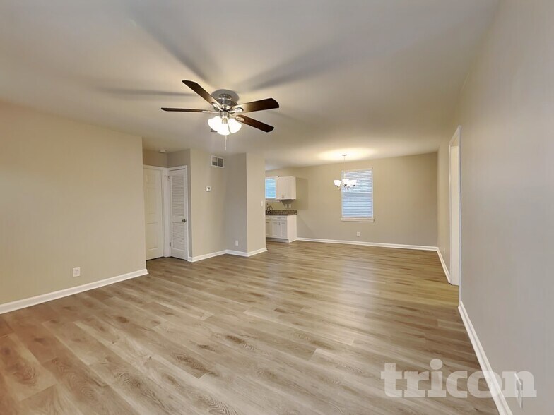 Building Photo - 213 Walnut Crest Dr