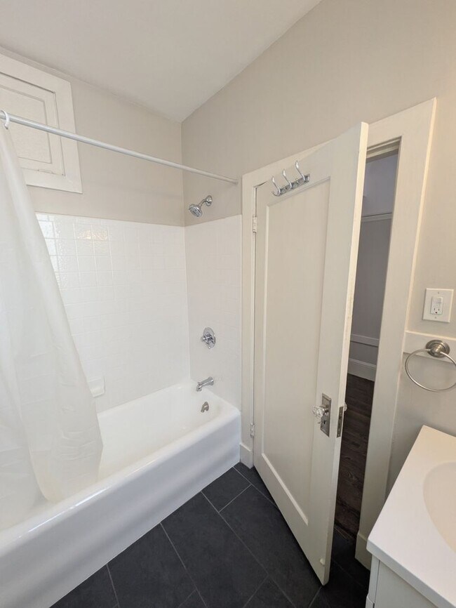 Building Photo - 1119Dol