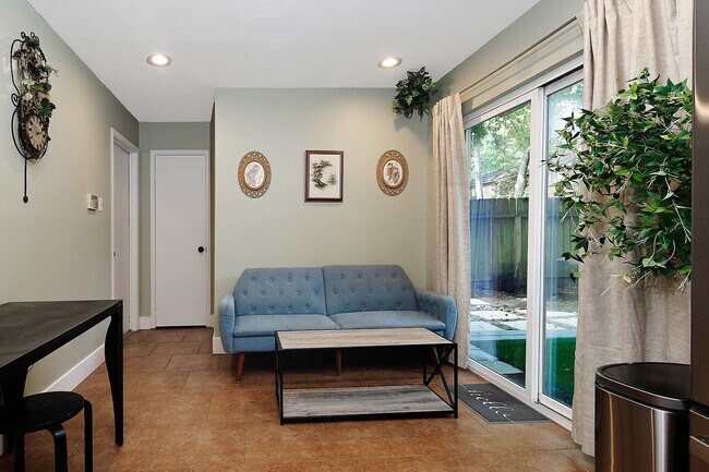 Building Photo - 103 N Deerfoot Cir