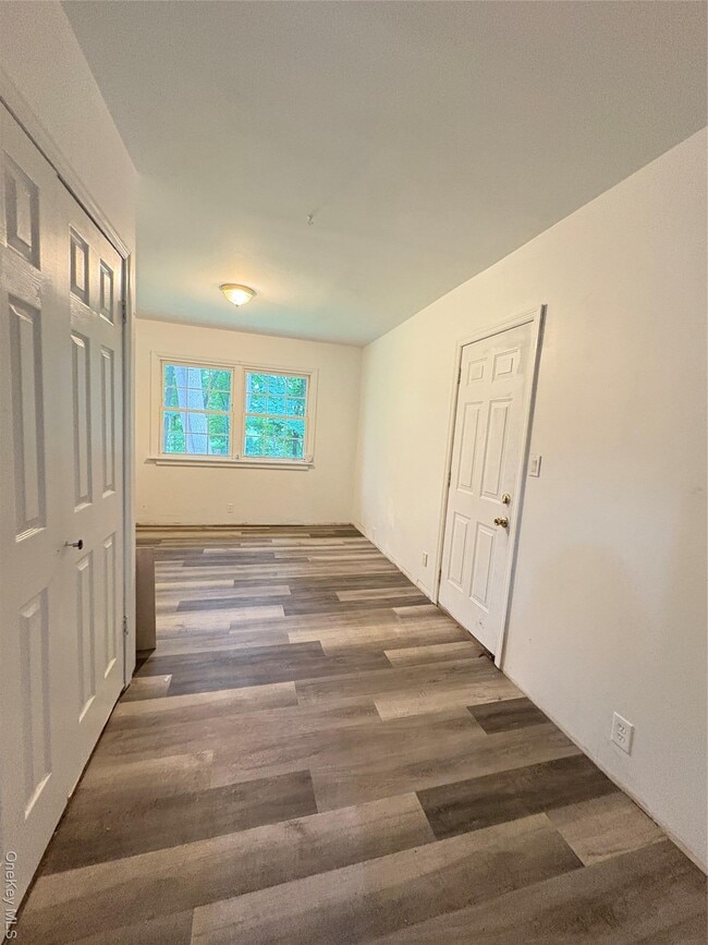 Building Photo - 42 Burlison Ave