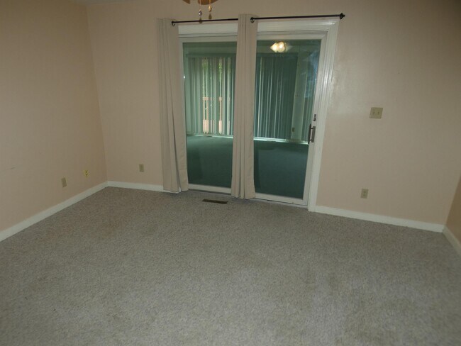 Building Photo - 10451 Edgehill Ln