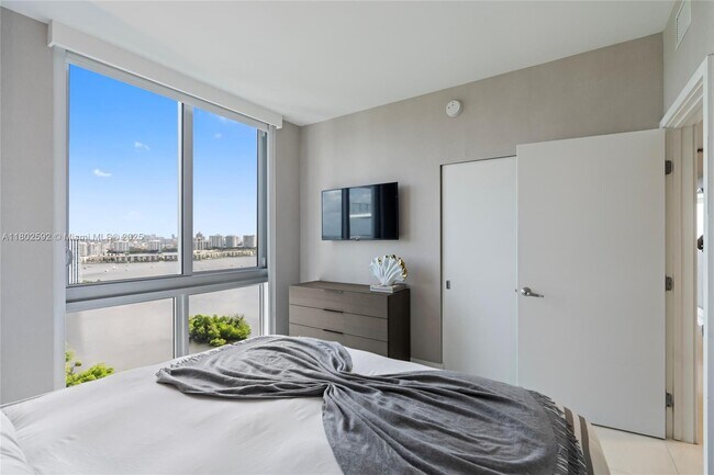 Building Photo - 16385 Biscayne Blvd