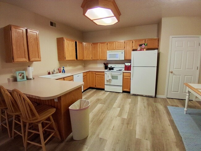 Building Photo - 504 N Seven Peaks Blvd