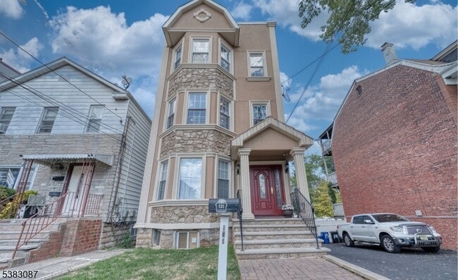 Primary Photo - 131 Sylvan Ave