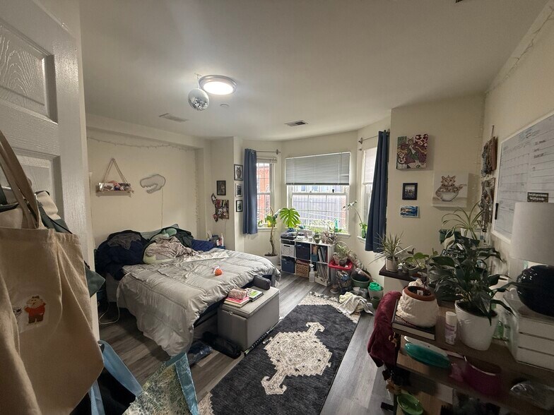 Building Photo - 1836 N Bouvier St