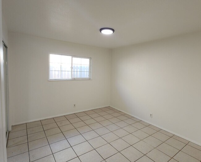 Building Photo - Your Perfect Ventura Retreat 4 bedroom 2 f...