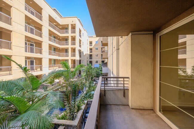 Building Photo - East Village 2 Bedroom at Union Square! 2 Parking Spaces!