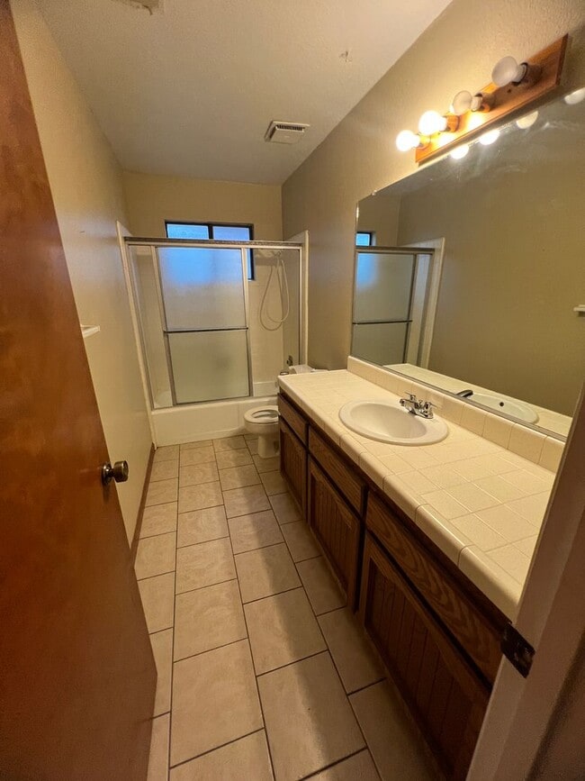 Building Photo - 424 E Prosperity Ave