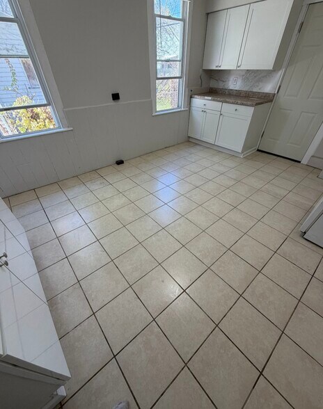 Kitchen - 1563 E 45th St