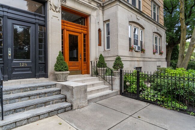 Building Photo - 130 Longwood Ave